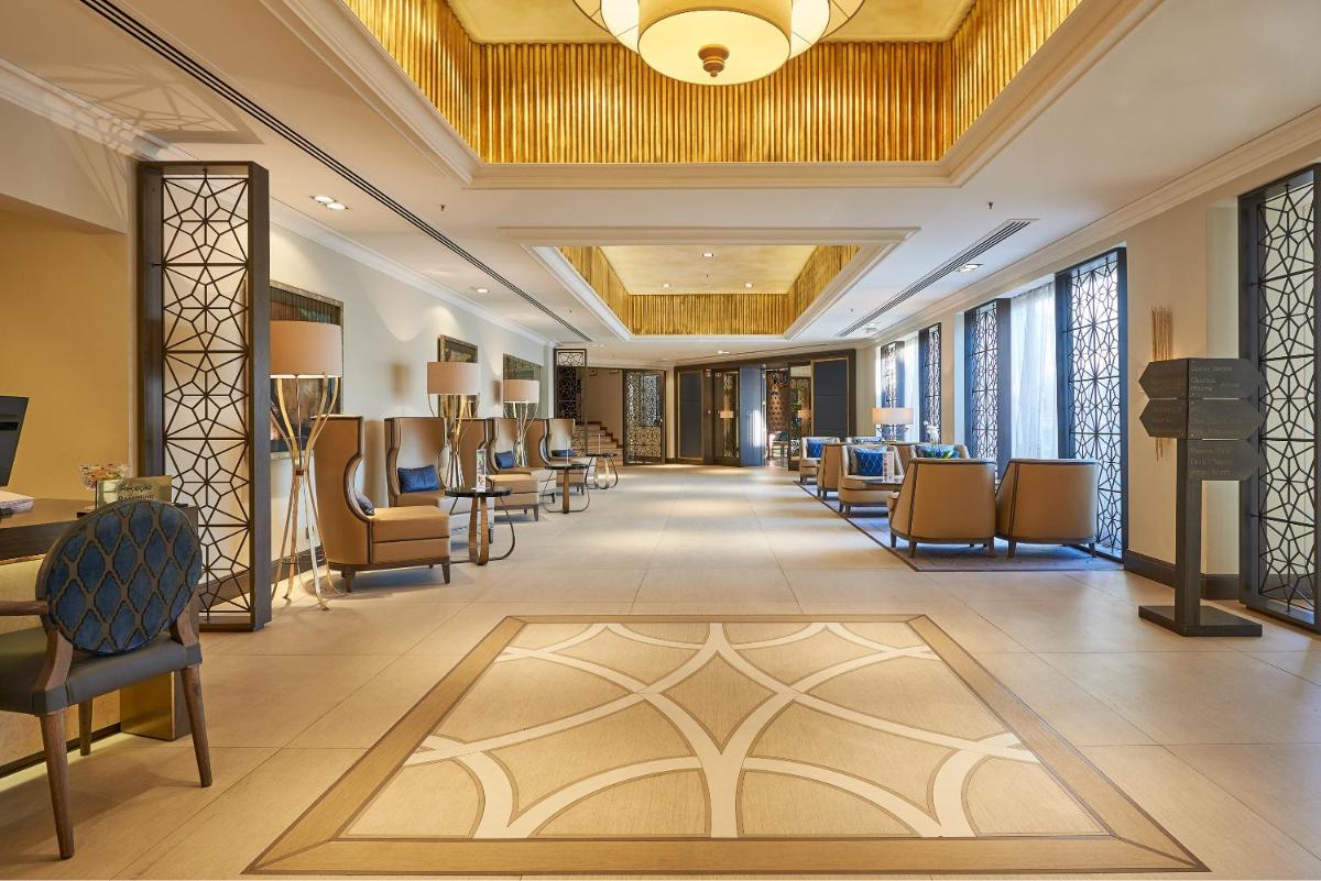 Uma área de estar em Dona Filipa Hotel