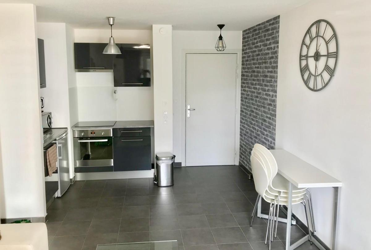 Suitetrails - Le T2 Appartement Moderne avec Terrasse et Parking