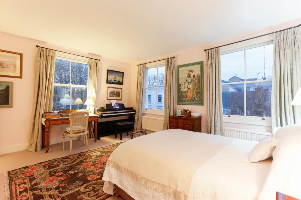 JOIVY Attractive Chelsea apartment sleeps 4 - Housity