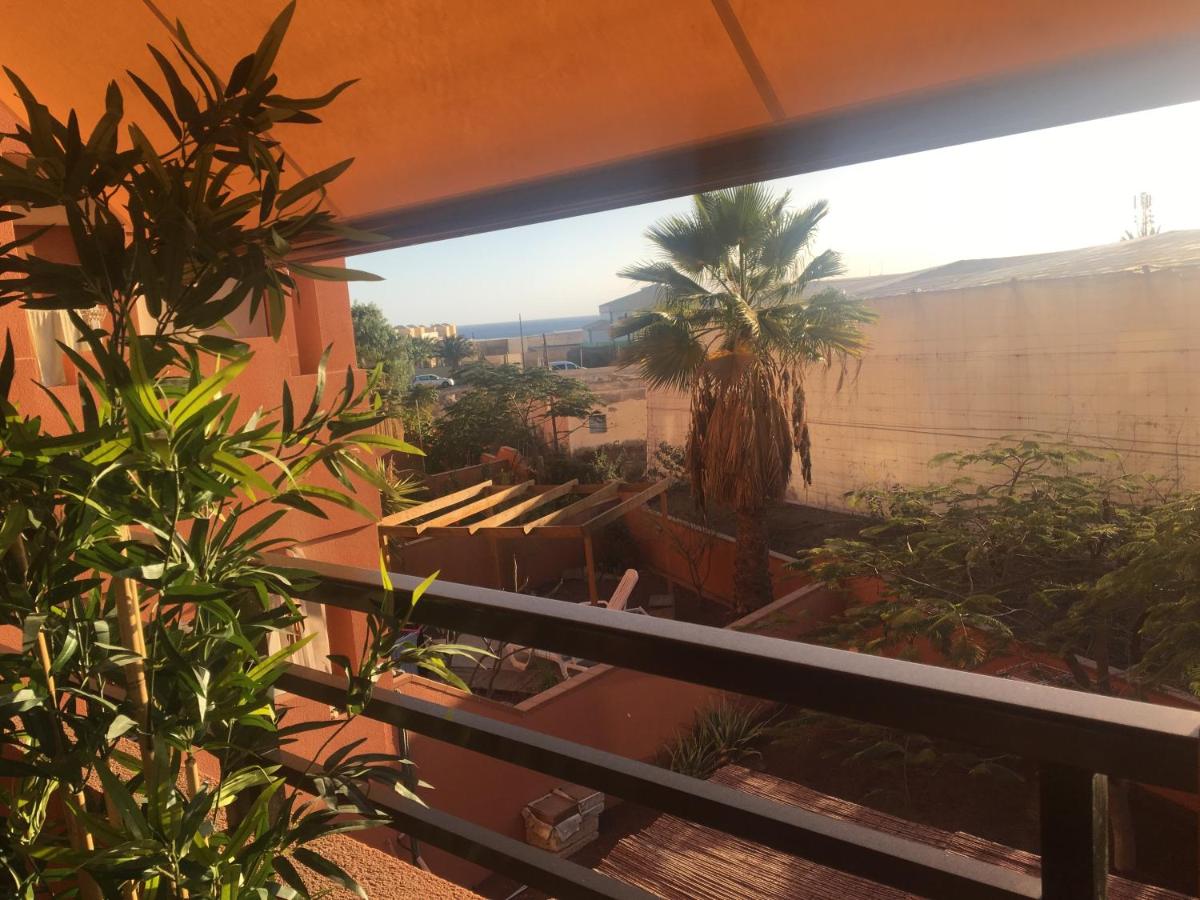 alquilaencanarias El Medano Sotavento, Great Terrace and beach - Housity