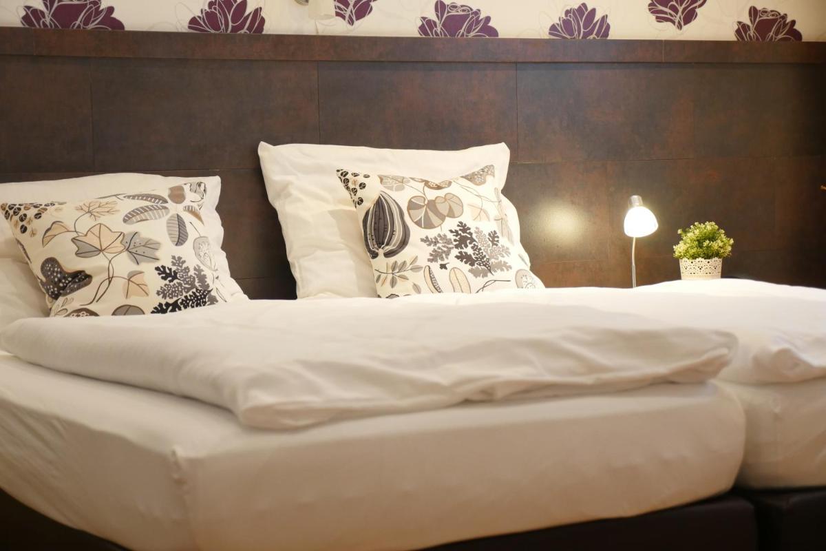 Hotel Refrather Hof - Housity