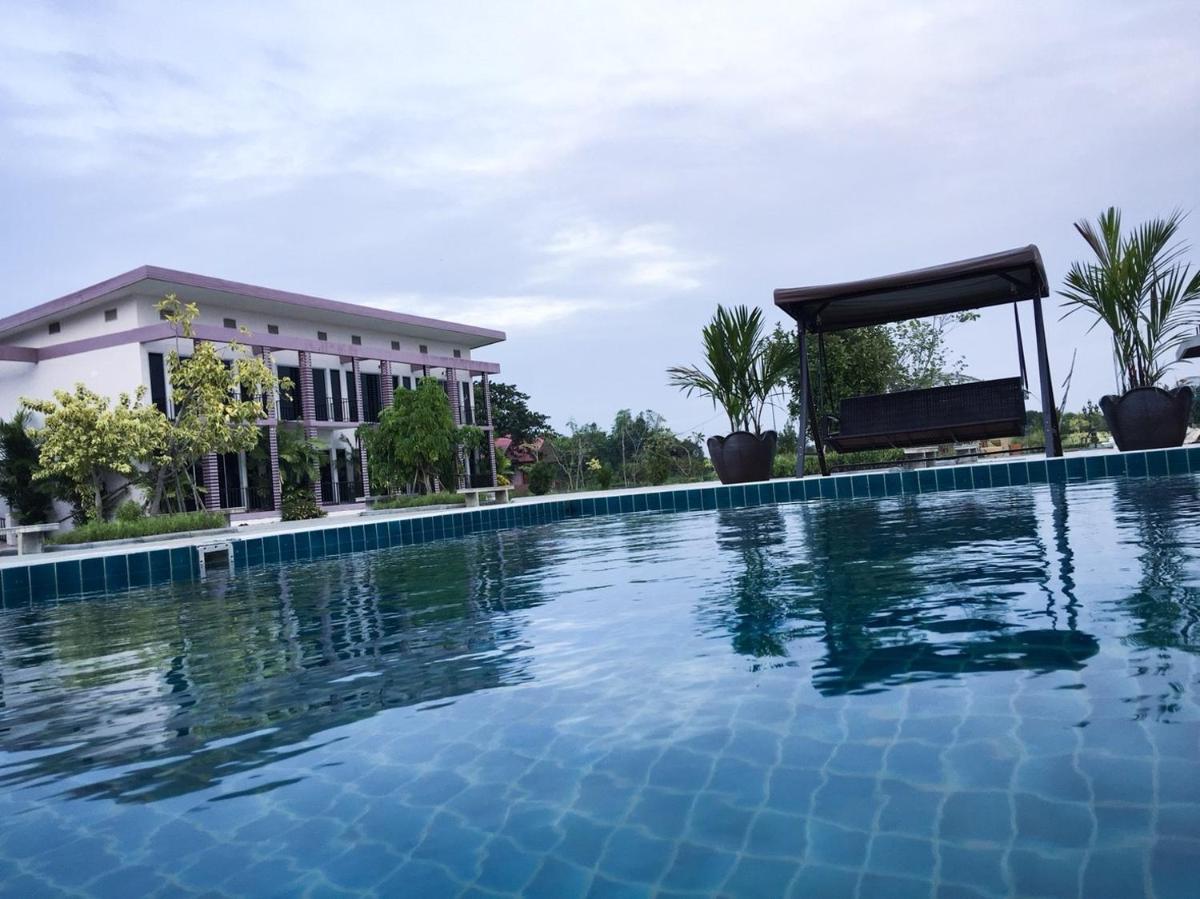 Menam Resort - Housity