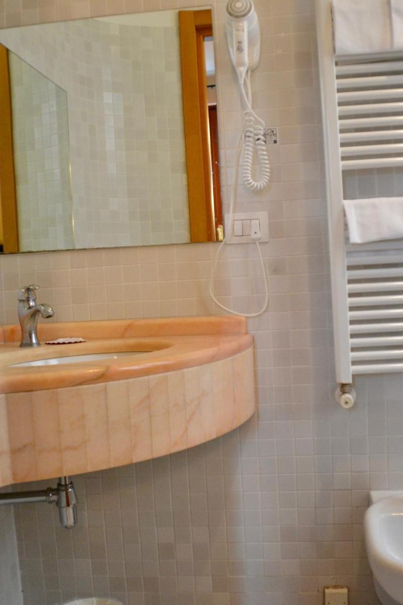 Hotel Italia - Housity