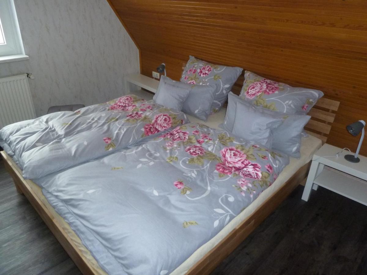 im gelben Haus - Housity