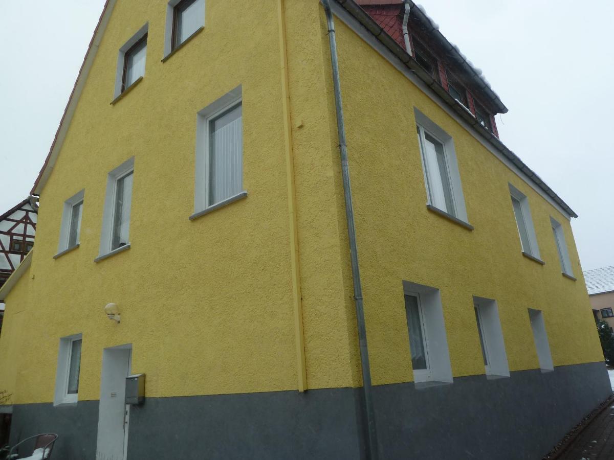 im gelben Haus - Housity