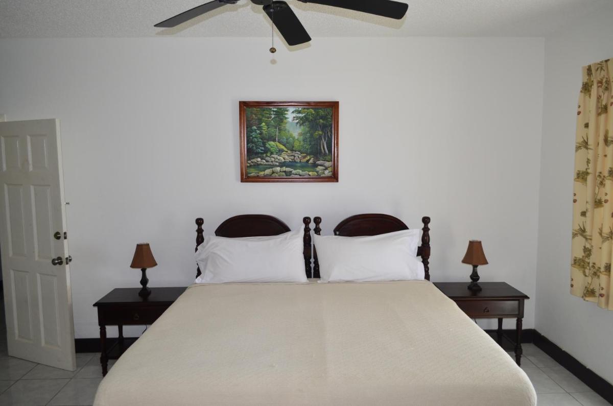 Pink Rock Inn Bed and Breakfast - Housity