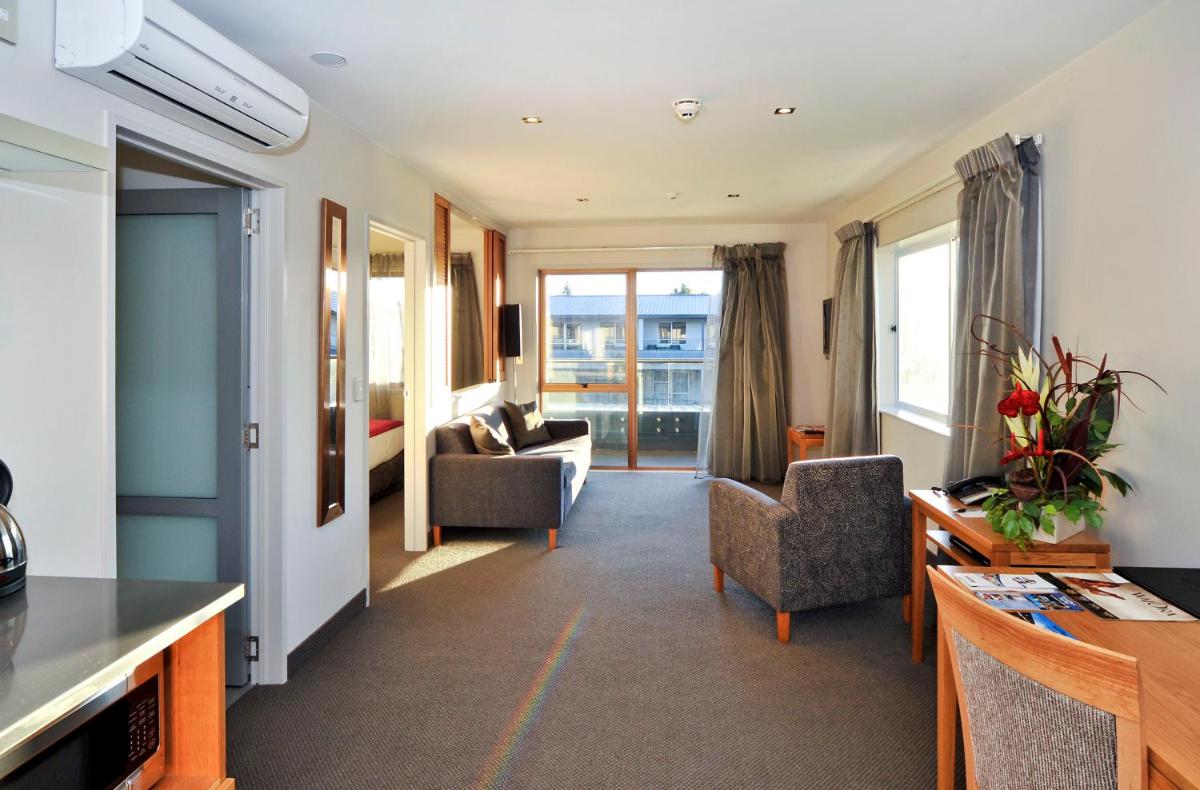 Wai Ora Lakeside Spa Resort - Housity
