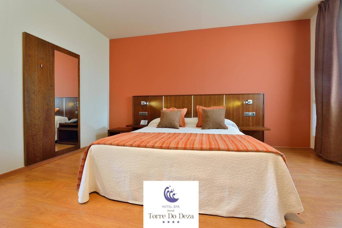 Cama o camas de una habitación en Hotel Spa Norat Torre Do Deza 4* Superior