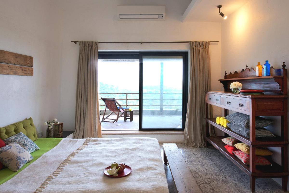 Bungalow 89 by StayVista - A hill-view villa adorned with eclectic interiors for a truly unique & captivating stay - Housity