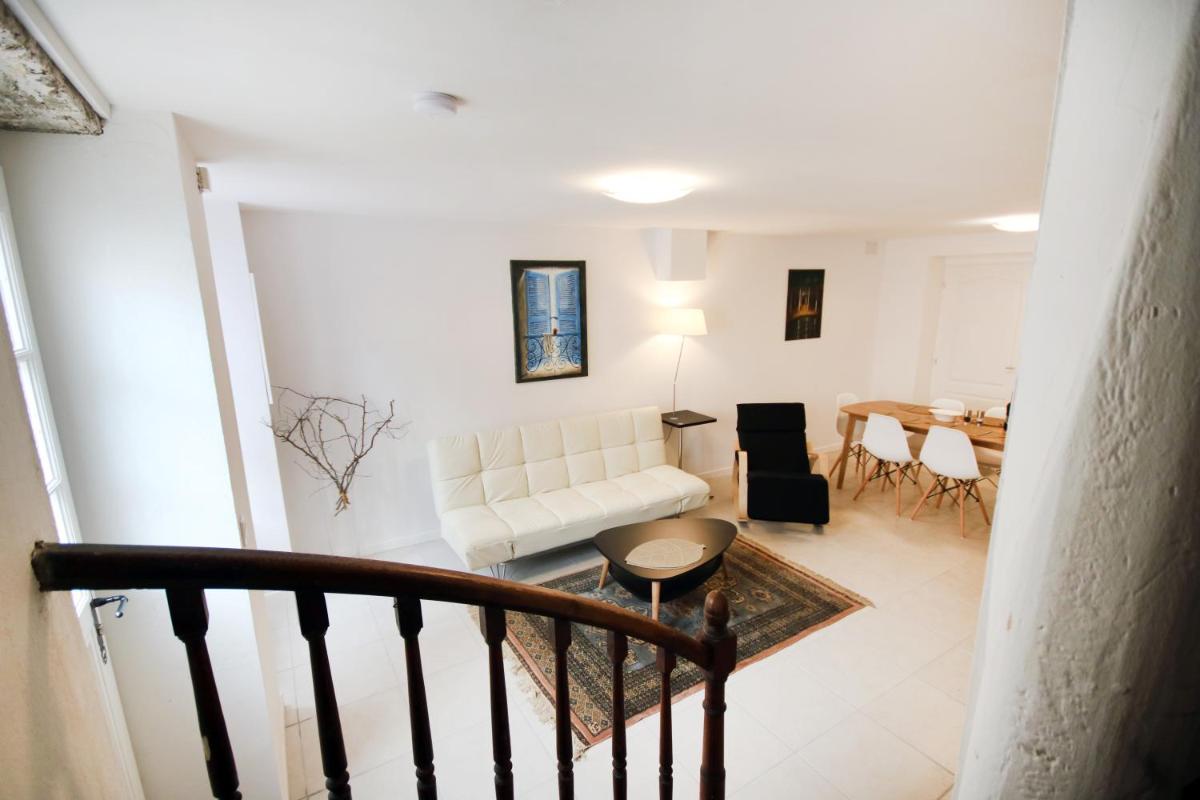 Cottage at 7 - Housity