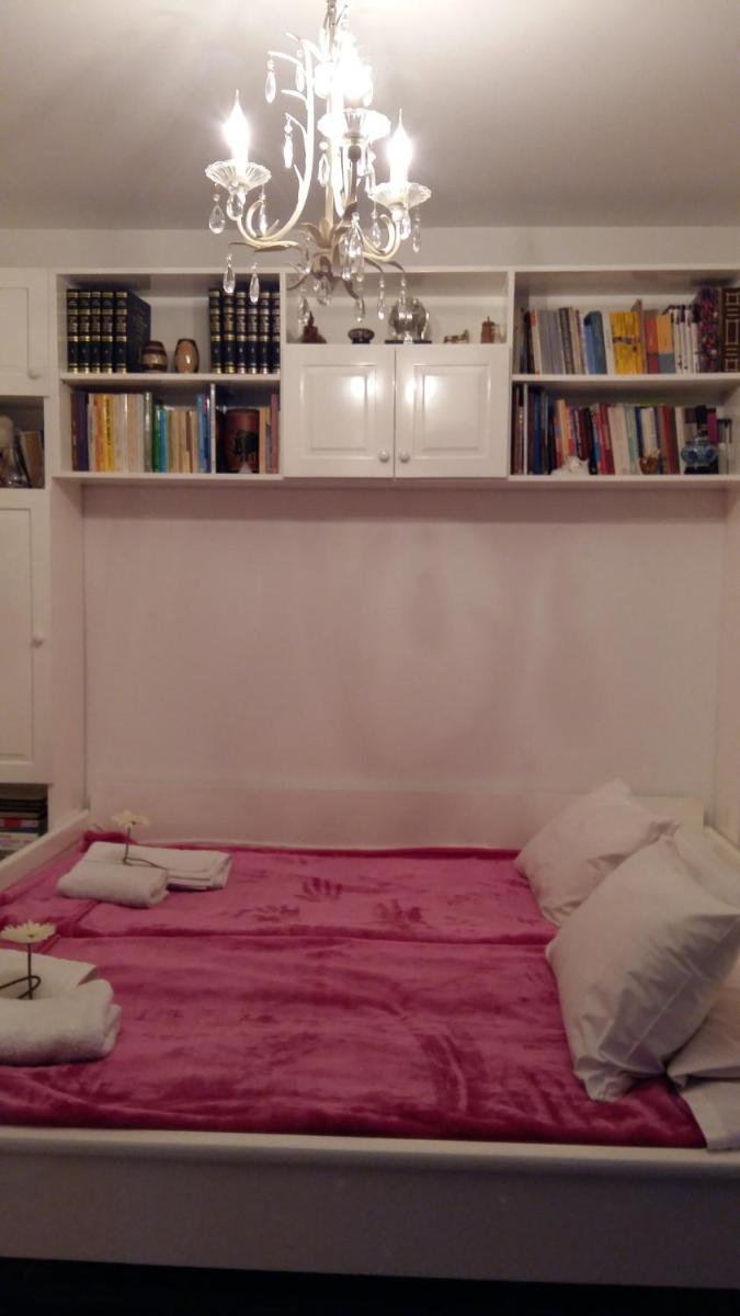 NN room near the Athens airport - Housity