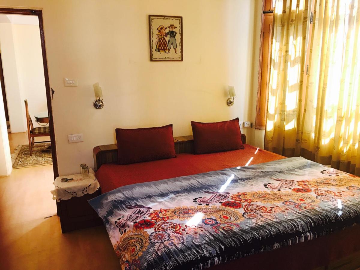 RidgeView Homestay near Lakkar Bazar - Housity