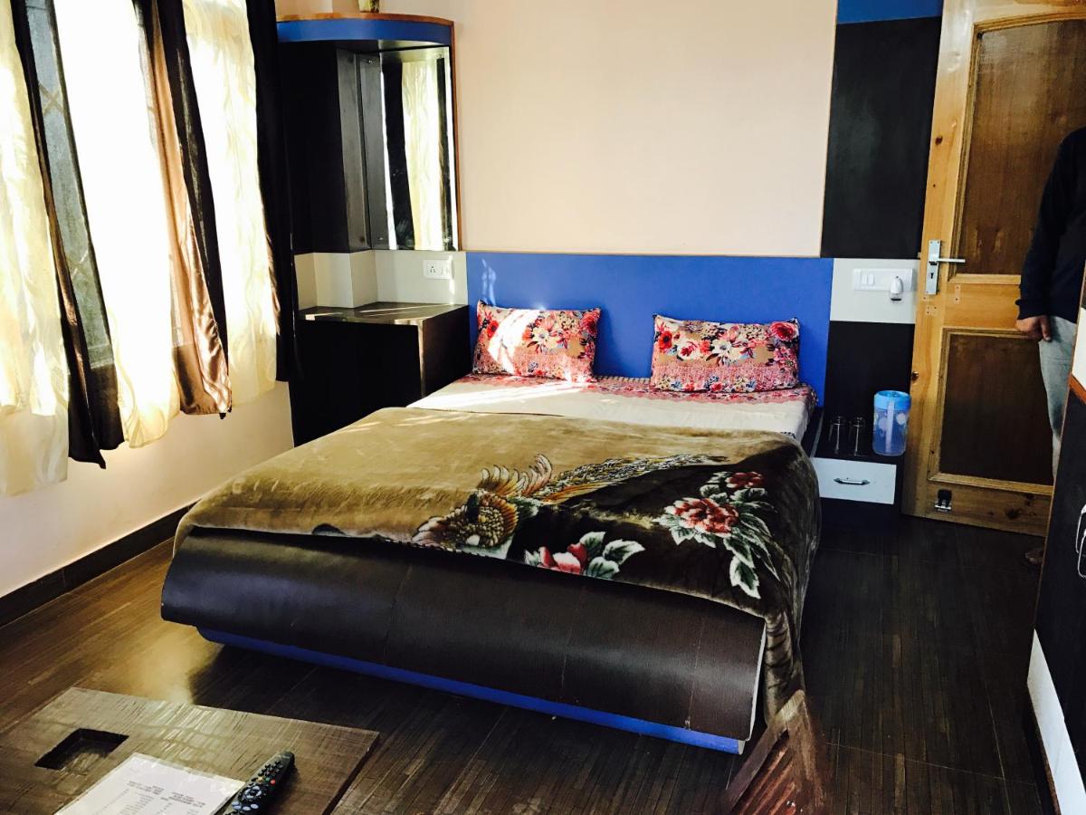 RidgeView Homestay near Lakkar Bazar - Housity
