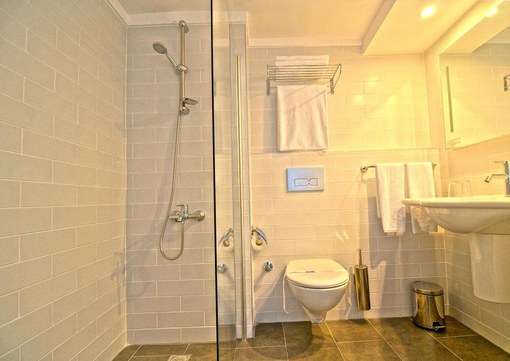 The Beachfront Hotel Adult Only 16 Plus - Housity