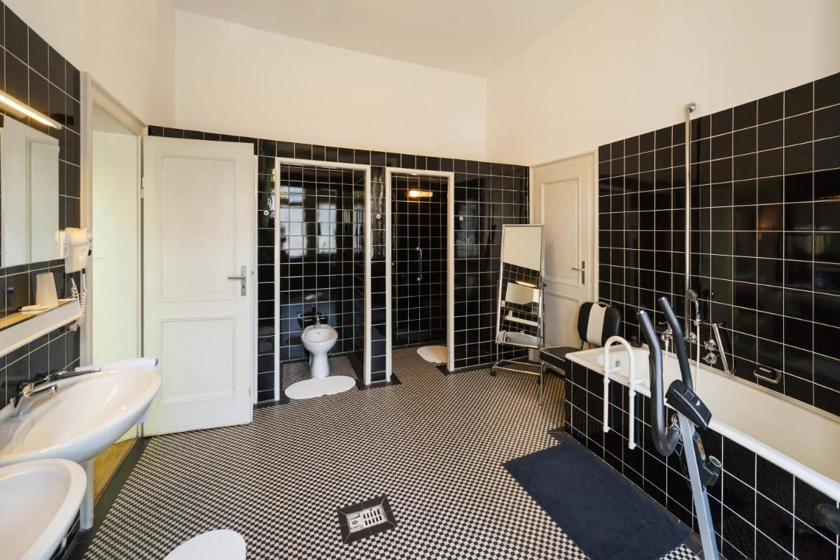Hotel am Berg - Housity