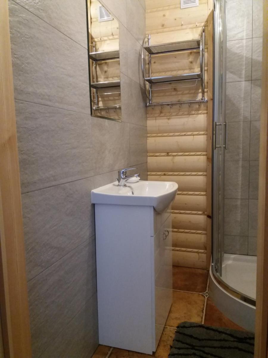 Domki Podwiatracze - Housity