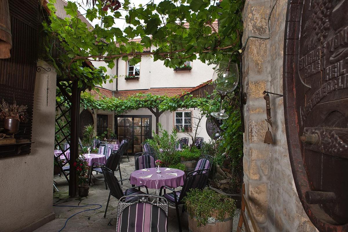 Hotel Altdeutsche Weinstuben - Housity