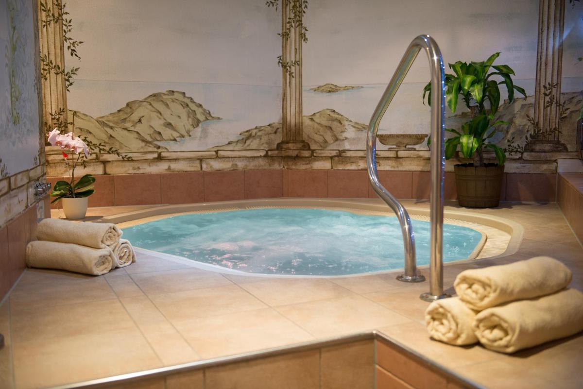 Flair-Waldhotel Mellestollen - Housity