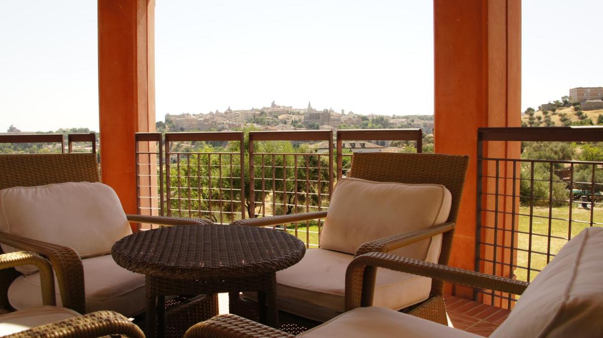 Un balcón o terraza de Hotel Cigarral el Bosque