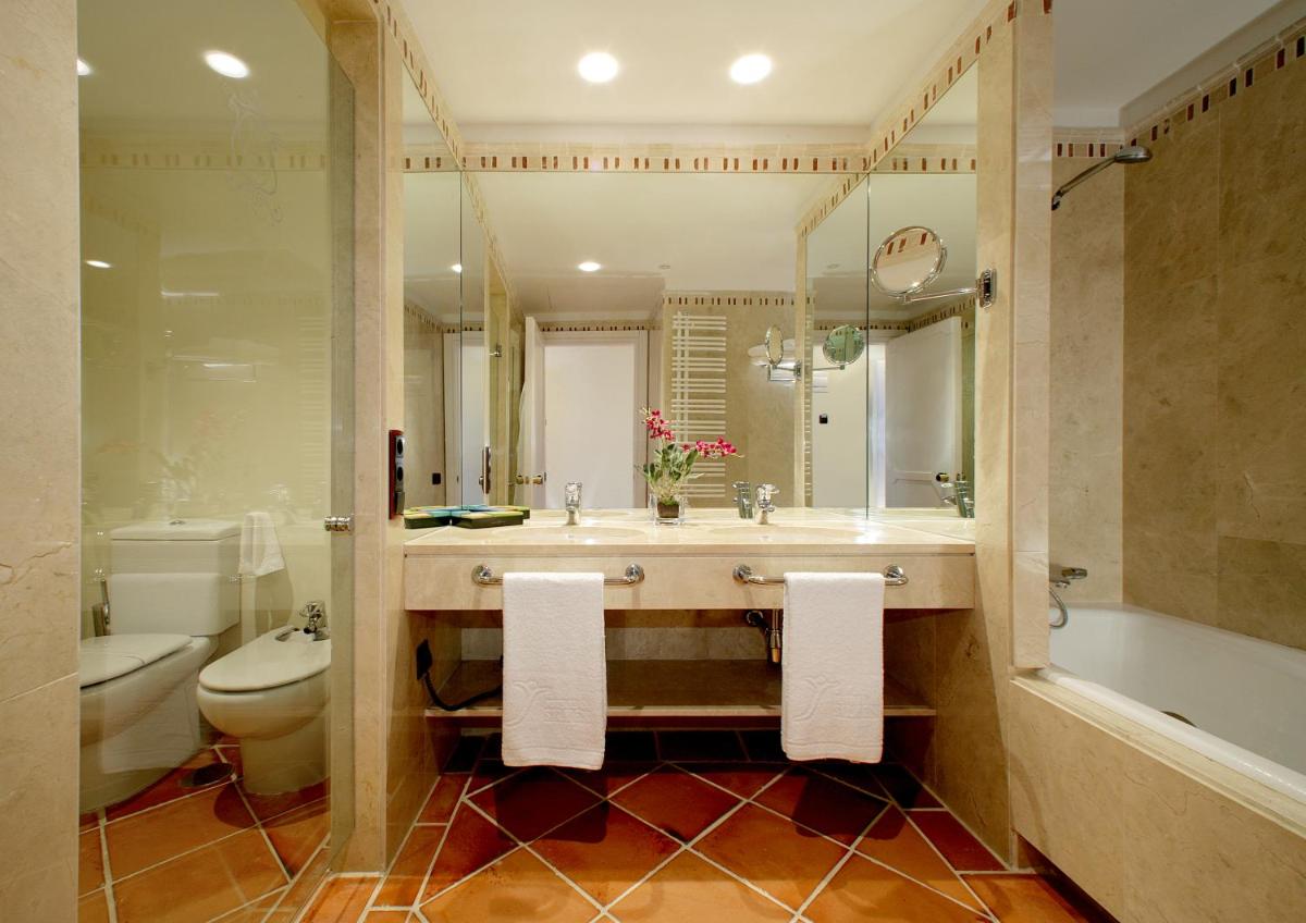 Un baño de Hotel Cigarral el Bosque