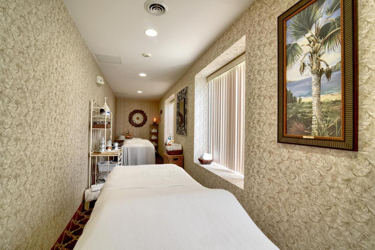 Roosevelt Inn & Suites Saratoga Springs - Housity