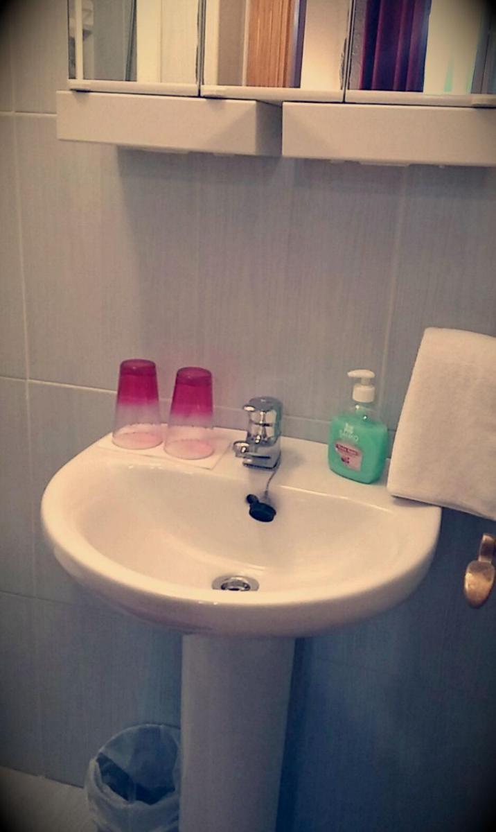Hostal Ekaitza - Housity