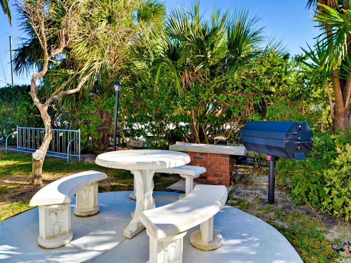 Bayside Condos 29 City and bay views 659 - Housity