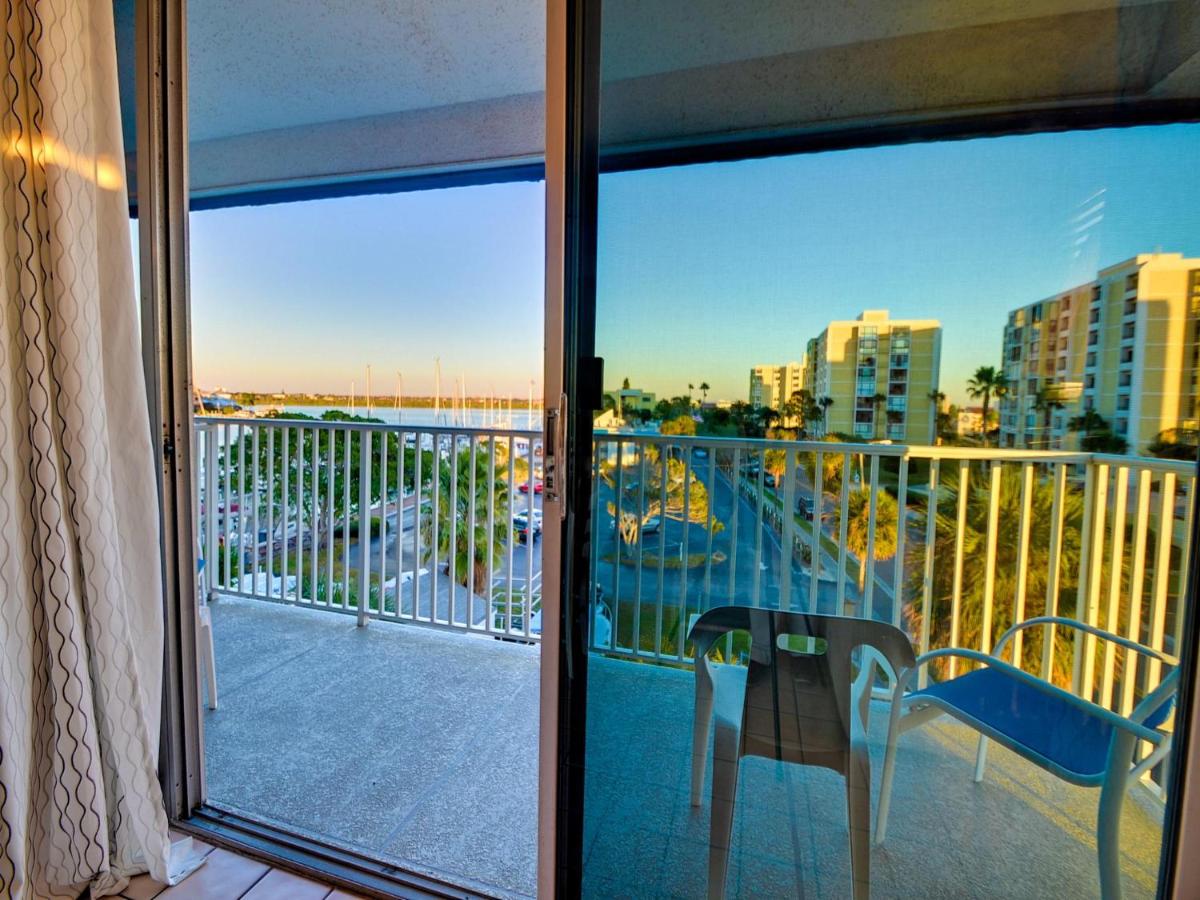 Bayside Condos 29 City and bay views 659 - Housity