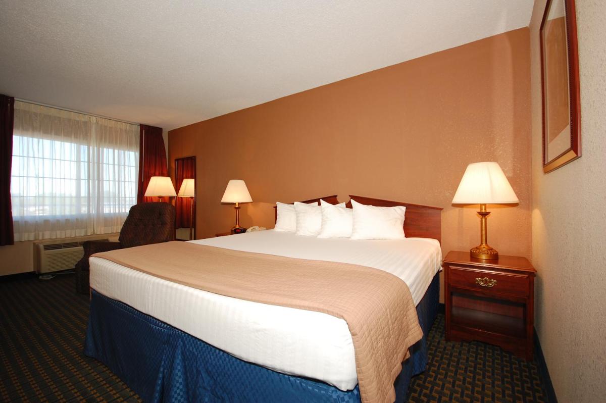Magnuson Hotel Red Baron - Housity