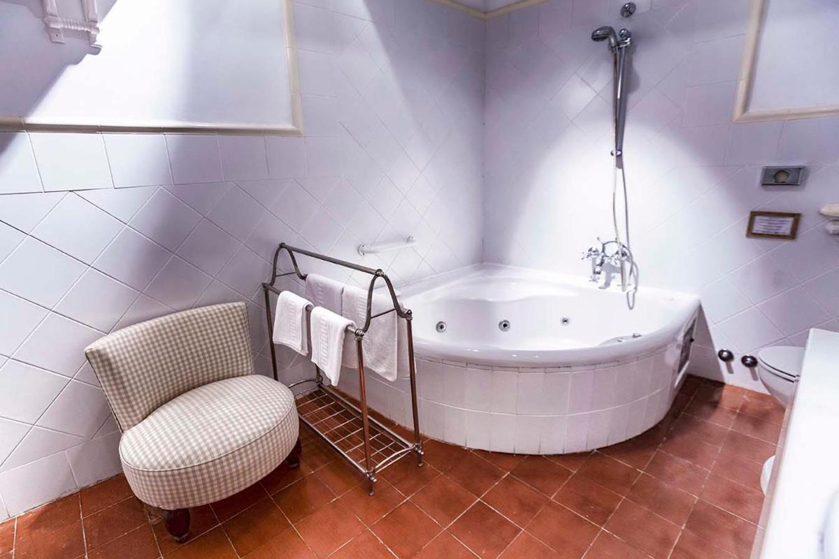 Un baño de Hotel Spa Salinas de Imón