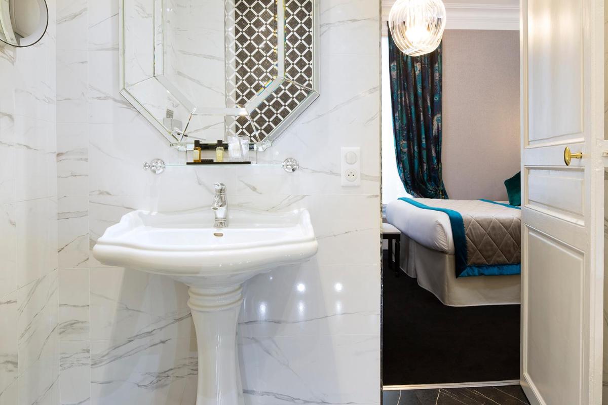 Salle de bains dans l'établissement Hotel & Spa de Latour Maubourg