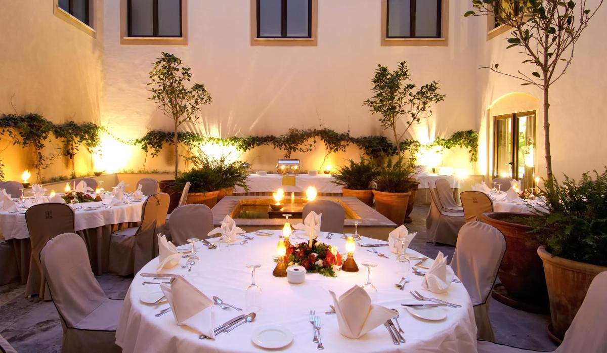 Un restaurante o sitio para comer en Vincci Selección La Plantación del Sur