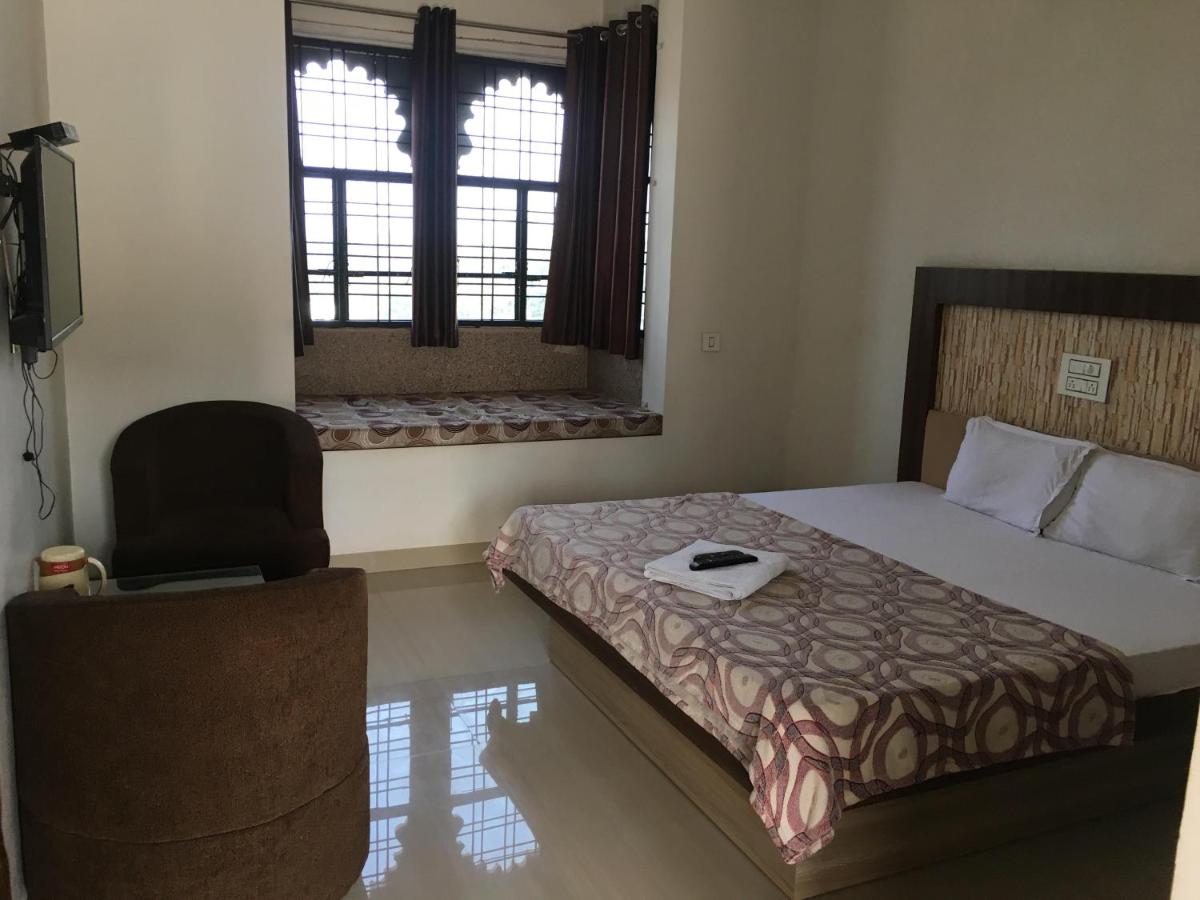 Roop Shree Hotel - Housity