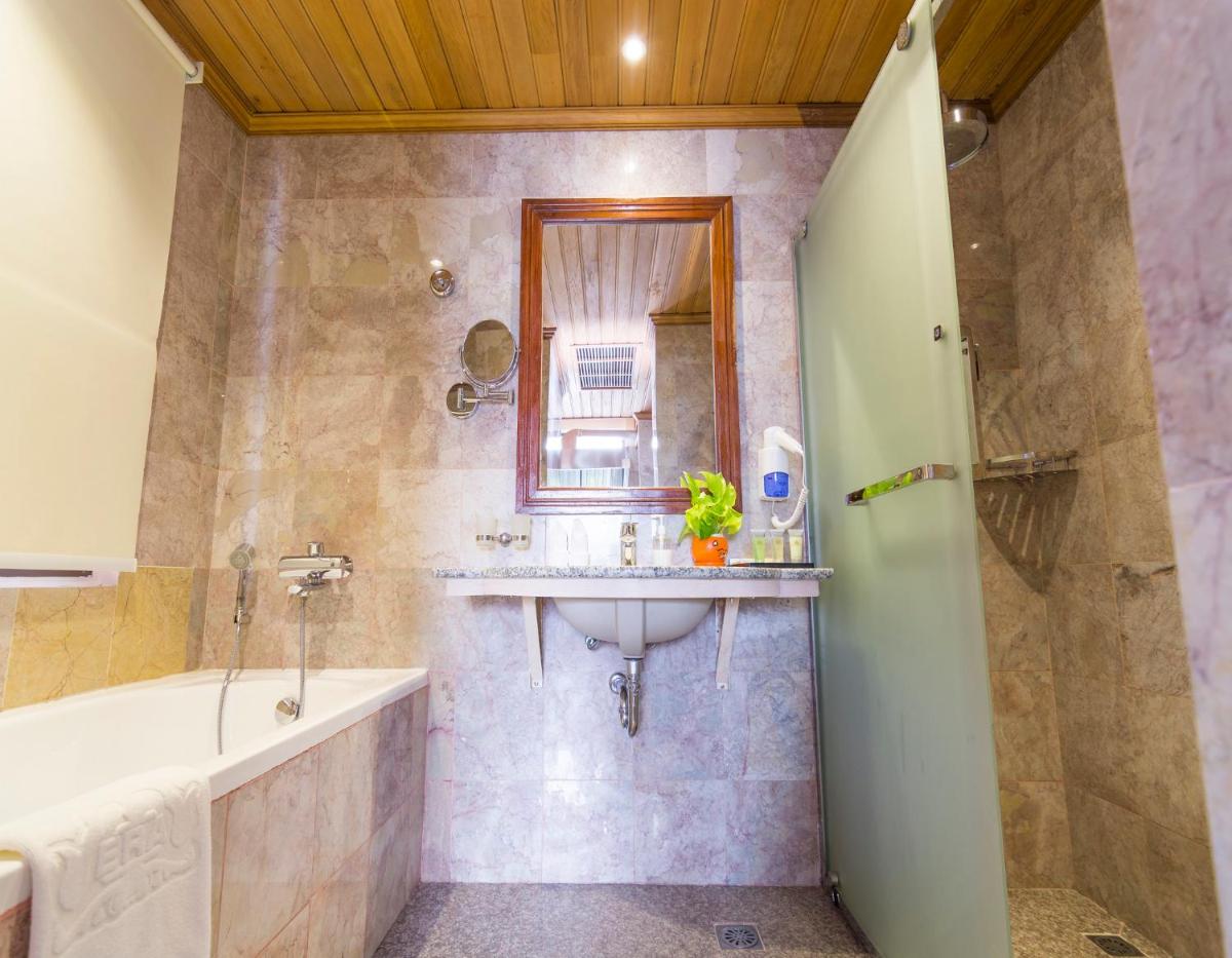 Phnom Penh Era Hotel - Housity