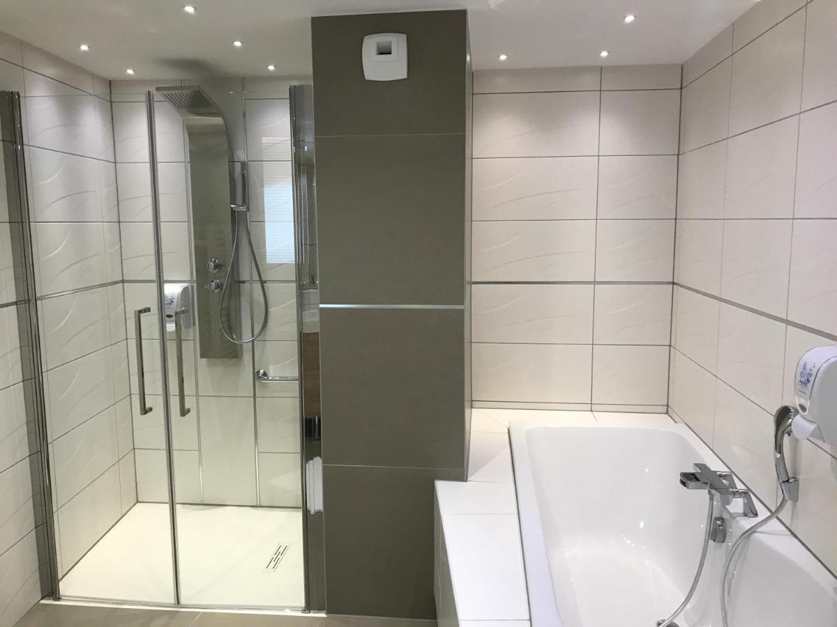 Salle de bains dans l'établissement Au Soleil, Hôtel Restaurant & Spa
