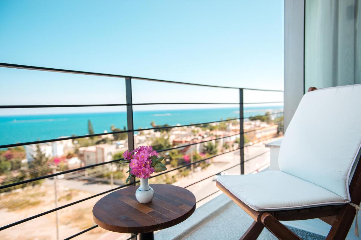Port Marina Hotel - Housity