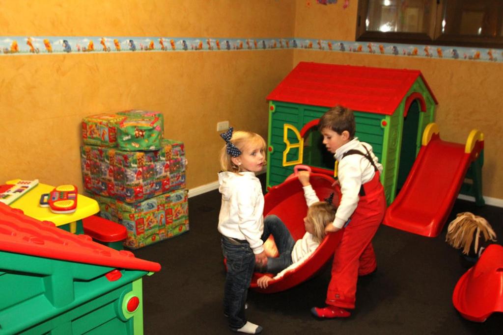 Niños alojados en Aparthotel Sarrato