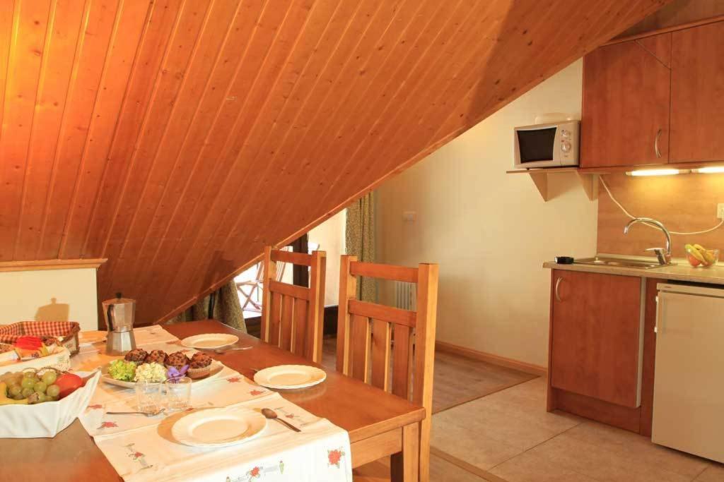 Una cocina o zona de cocina en Aparthotel Sarrato