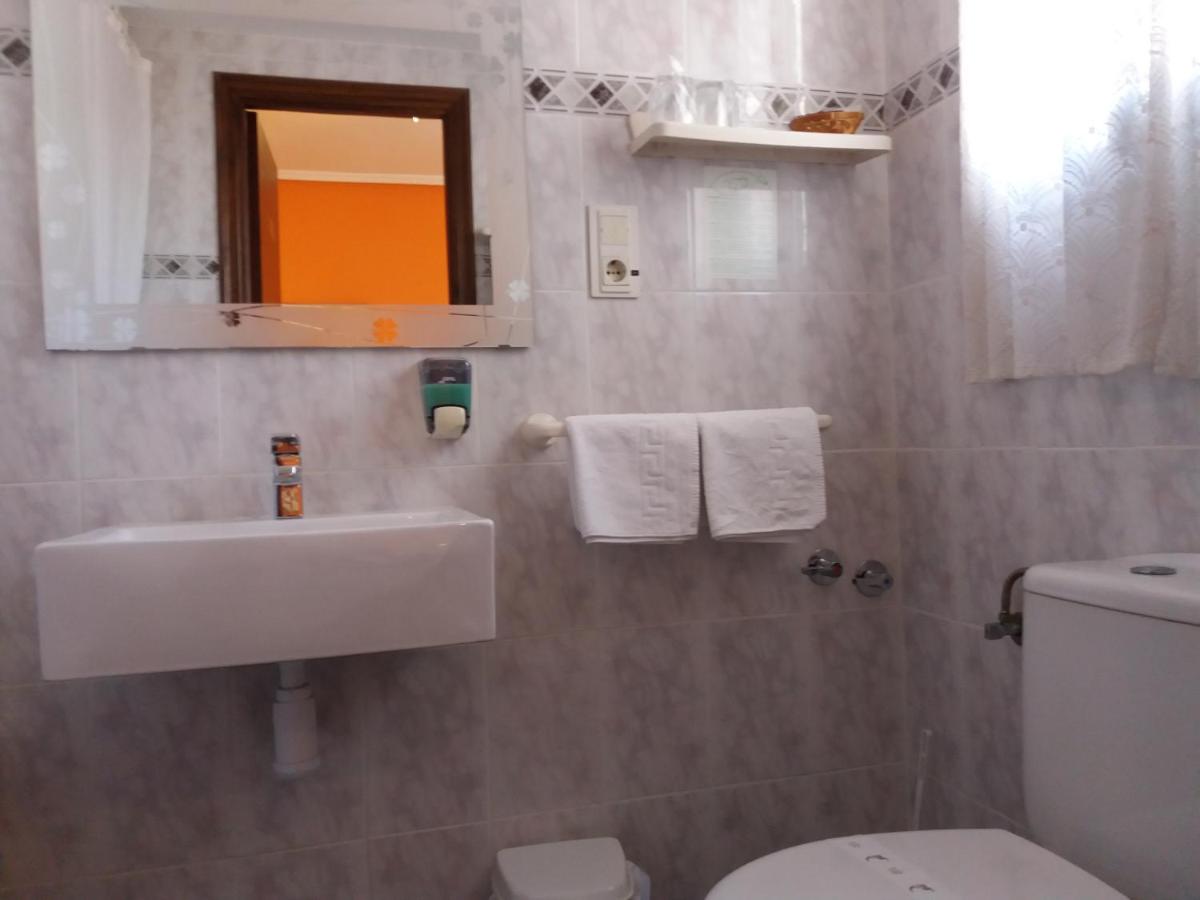 Hostal La Pilarica - Housity