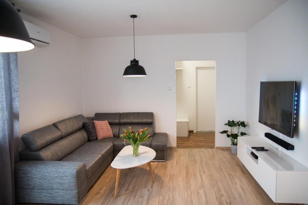 Apartament F&J - Housity