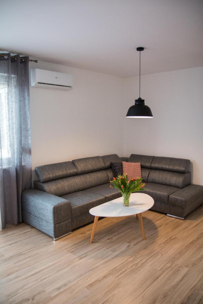Apartament F&J - Housity