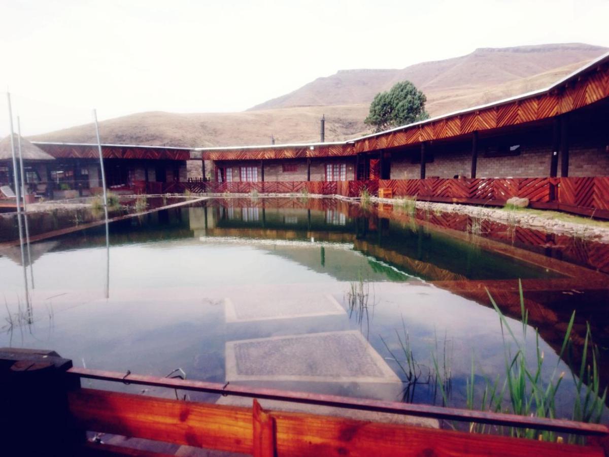 Amanzi Empilo Bungalow - Housity