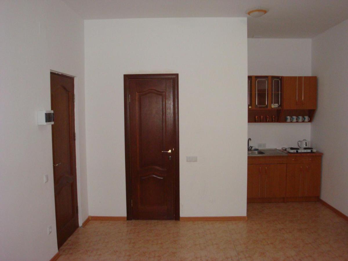 Art Avenue ApartHotel - Housity