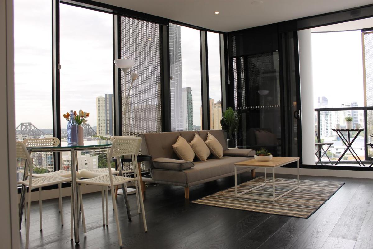 Spectacular Views of CBD by FV with Free Car Park - Housity