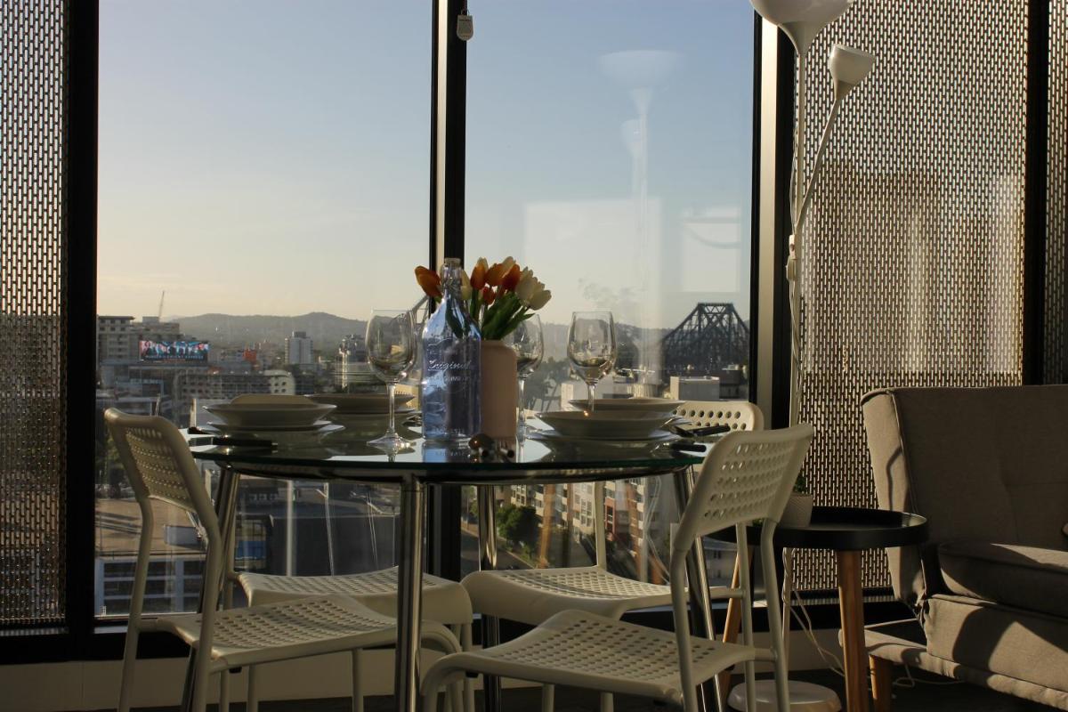 Spectacular Views of CBD by FV with Free Car Park - Housity