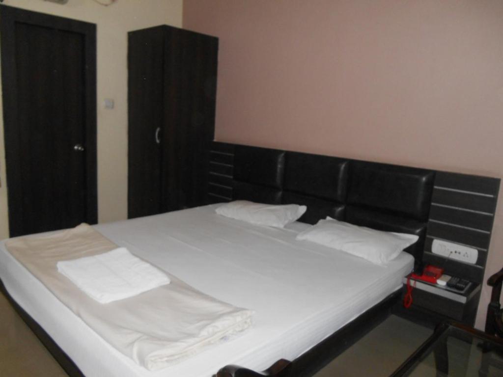 Hotel Saket Heritage - Housity