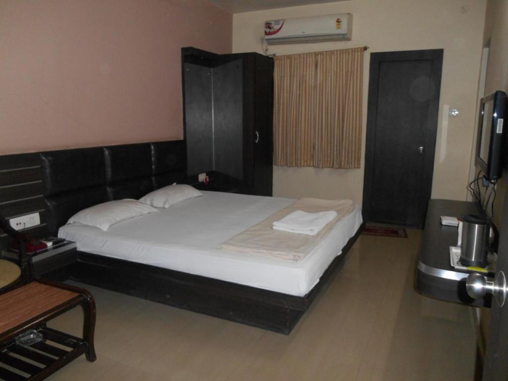 Hotel Saket Heritage - Housity