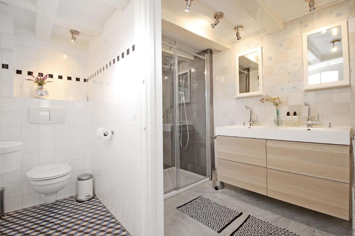 Cozy Jordaan canalhouse near Anne Frank House - Housity