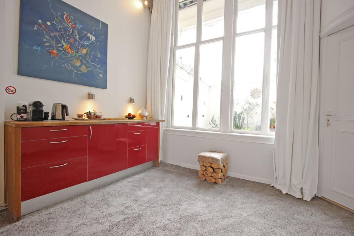 Cozy Jordaan canalhouse near Anne Frank House - Housity