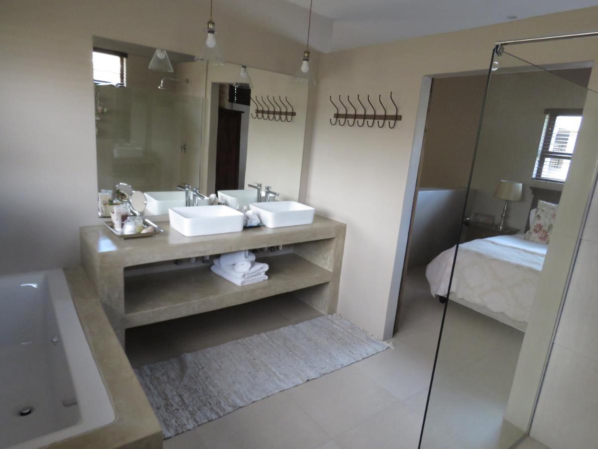 Suitetrails - Beautiful Studio! Modern, secure,comfy stay in Windhoek Golf Estate